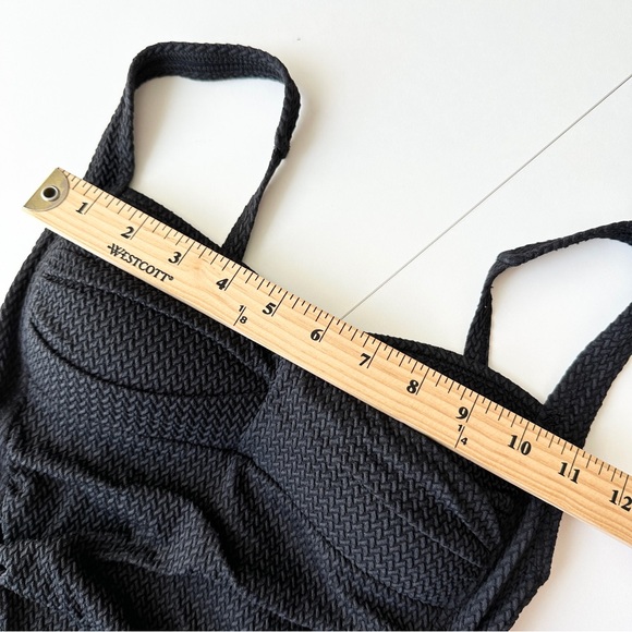 Nip Tuck Swimsuit Womens 4 Black Solid One Piece Neutral Slimming - Picture 6 of 12